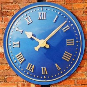 V Heritage Clock 7420