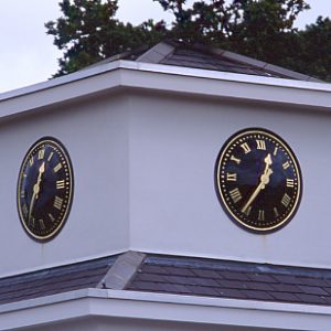 V Heritage Clock 7480